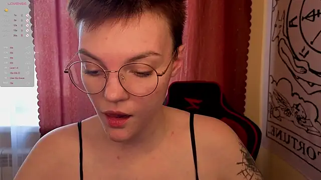 Snapshot of KrisNeal chatting on 10-11-25, 09:41 KrisNeal online show from 10-11-25, 09:41