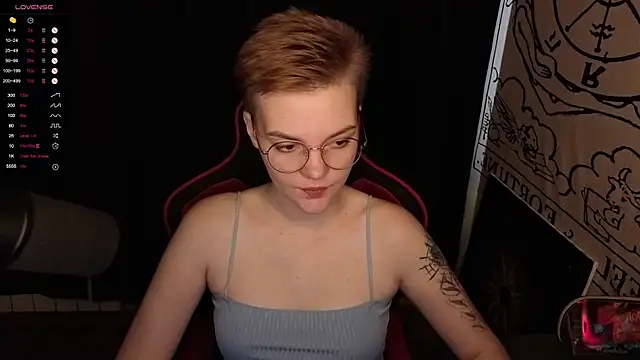 Snapshot of KrisNeal chatting on 10-17-25, 09:12 KrisNeal online show from 10-17-25, 09:12