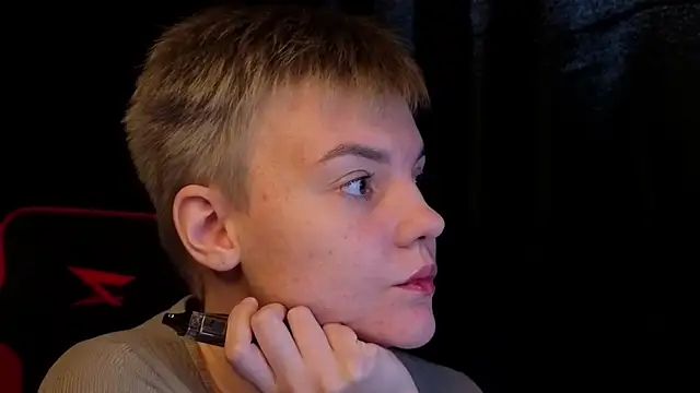 Snapshot of KrisNeal chatting on 10-22-25, 09:09 KrisNeal online show from 10-22-25, 09:09