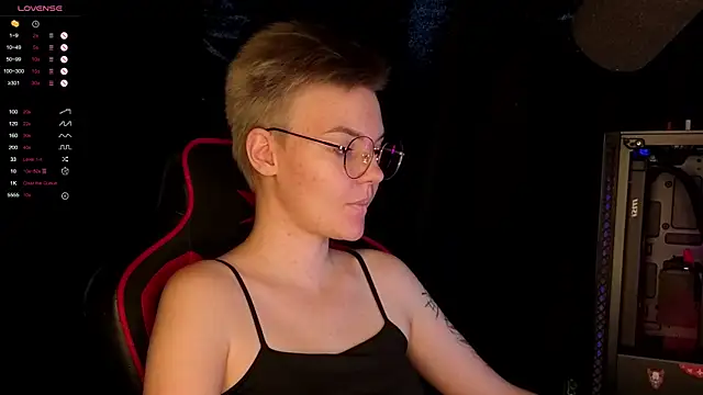 Snapshot of KrisNeal chatting on 10-24-25, 09:28 KrisNeal online show from 10-24-25, 09:28