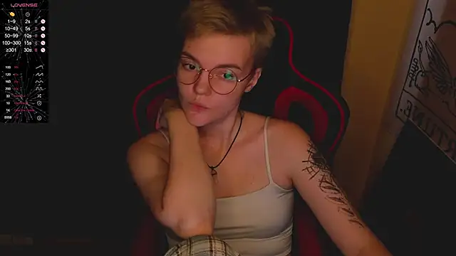 Snapshot of KrisNeal chatting on 10-29-25, 11:01 KrisNeal online show from 10-29-25, 11:01