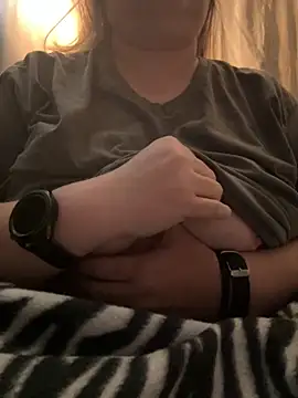 Snapshot of lindamarie_ chatting on 09-12-25, 04:07 lindamarie online show from 09-12-25, 04:07