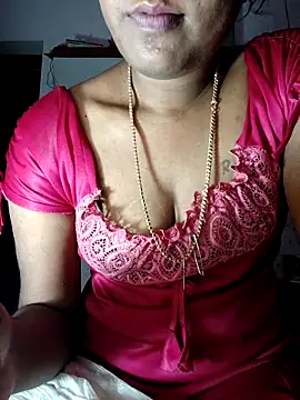 Snapshot of Tamil_Kavitha chatting on 12-18-25, 04:35 Tamil Kavitha online show from 12-18-25, 04:35