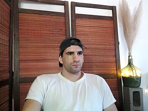 Snapshot of ObeyLust chatting on 09-14-25, 04:28 ObeyLust online show from 09-14-25, 04:28