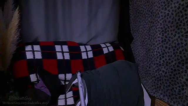 Snapshot of ObeyLust chatting on 10-23-25, 05:40 ObeyLust online show from 10-23-25, 05:40