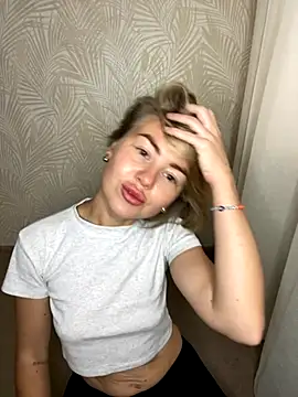 Snapshot of MartaLuna_ chatting on 09-27-25, 09:14 MartaLuna  online show from 09-27-25, 09:14