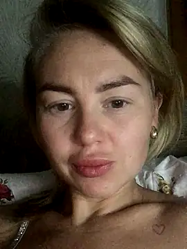 Snapshot of MartaLuna_ chatting on 09-27-25, 09:20 MartaLuna  online show from 09-27-25, 09:20