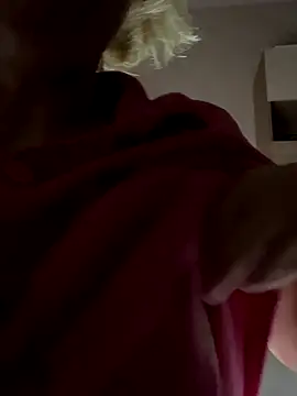 Snapshot of MartaLuna_ chatting on 10-07-25, 08:28 MartaLuna  online show from 10-07-25, 08:28