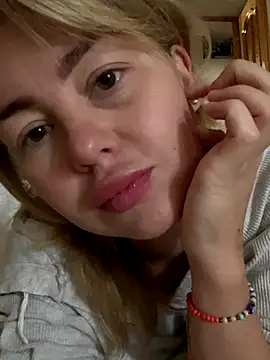 Snapshot of MartaLuna_ chatting on 10-12-25, 08:35 MartaLuna  online show from 10-12-25, 08:35