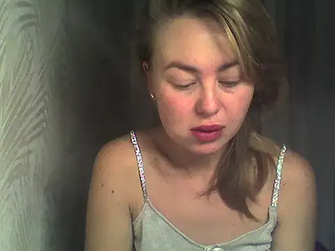 Snapshot of MartaLuna_ chatting on 10-17-25, 08:44 MartaLuna  online show from 10-17-25, 08:44