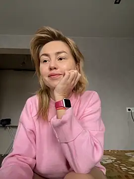 Snapshot of MartaLuna_ chatting on 10-21-25, 09:10 MartaLuna  online show from 10-21-25, 09:10