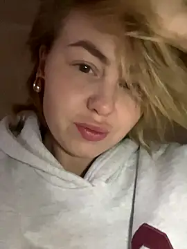 Snapshot of MartaLuna_ chatting on 10-22-25, 12:16 MartaLuna  online show from 10-22-25, 12:16