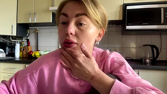 MartaLuna  online show from 04-22-26, 09:11