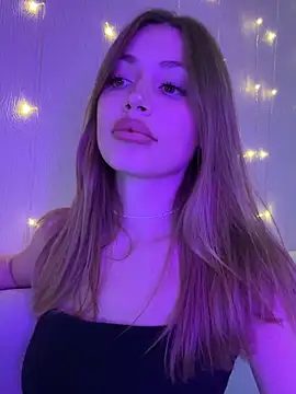 Elizabeth Tay online show from 10-28-25, 04:20