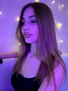 Elizabeth Tay online show from 11-07-25, 04:40