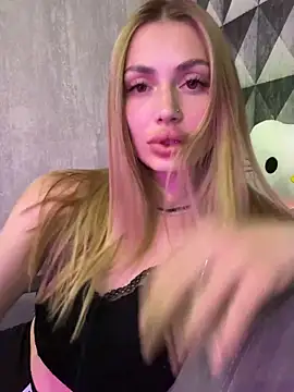 Snapshot of Elizabeth_Tay chatting on 05-27-26, 06:49 Elizabeth Tay online show from 05-27-26, 06:49