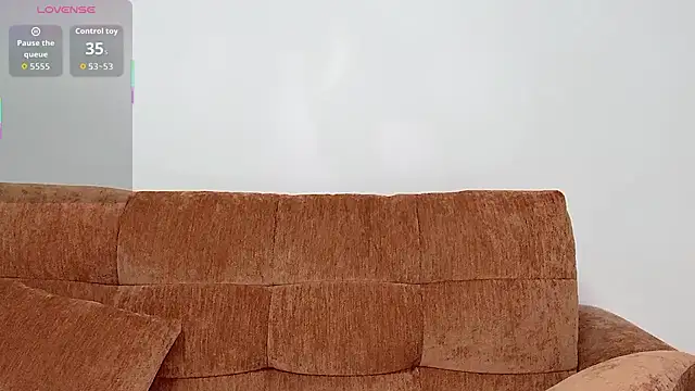 Snapshot of qiqi-2025 chatting on 02-14-26, 09:11 qiqi-2025 online show from 02-14-26, 09:11