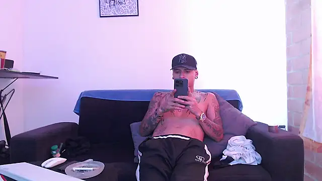 Snapshot of rickgraims chatting on 10-11-25, 03:54 rickgraims online show from 10-11-25, 03:54