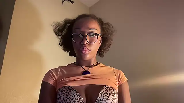 Snapshot of productivepussy chatting on 09-13-25, 04:23 productivepussy online show from 09-13-25, 04:23