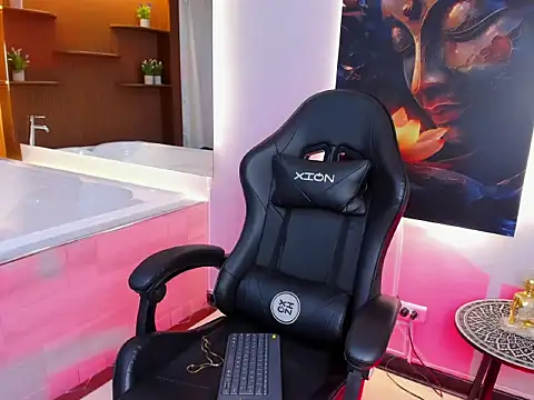 Snapshot of Isa_Rouse__ chatting on 10-11-25, 03:06 Isa Rouse online show from 10-11-25, 03:06