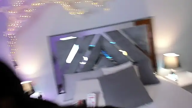 Snapshot of Isa_Rouse__ chatting on 10-17-25, 02:48 Isa Rouse online show from 10-17-25, 02:48