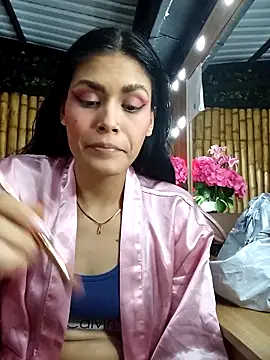 Snapshot of Isa_Rouse__ chatting on 11-20-25, 02:01 Isa Rouse online show from 11-20-25, 02:01