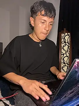 NaytonFreeman online show from 10-06-25, 12:19