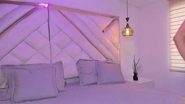 Snapshot of sweetsanti chatting on 09-19-25, 07:36 sweetsanti online show from 09-19-25, 07:36