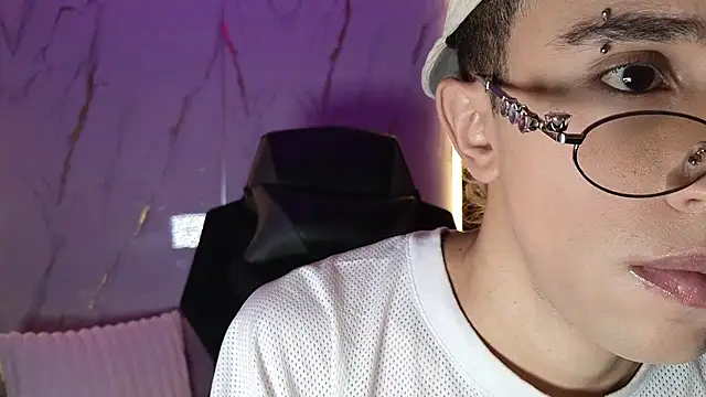 Snapshot of sweetsanti chatting on 09-29-25, 07:30 sweetsanti online show from 09-29-25, 07:30