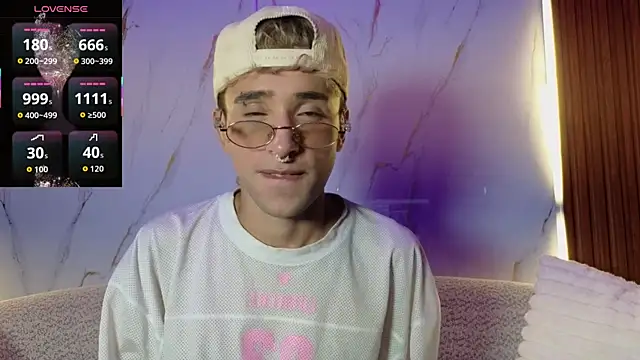 Snapshot of sweetsanti chatting on 09-30-25, 07:46 sweetsanti online show from 09-30-25, 07:46