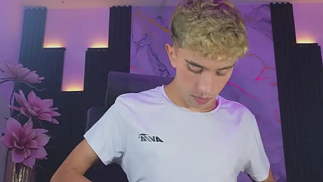 Snapshot of sweetsanti chatting on 10-11-25, 11:53 sweetsanti online show from 10-11-25, 11:53