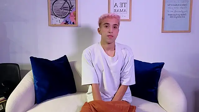 Snapshot of sweetsanti chatting on 10-23-25, 08:07 sweetsanti online show from 10-23-25, 08:07