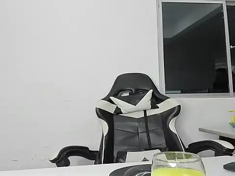 Snapshot of EL_VENEZOLANO_22CM chatting on 02-05-26, 05:01 EL VENEZOLANO 22CM online show from 02-05-26, 05:01