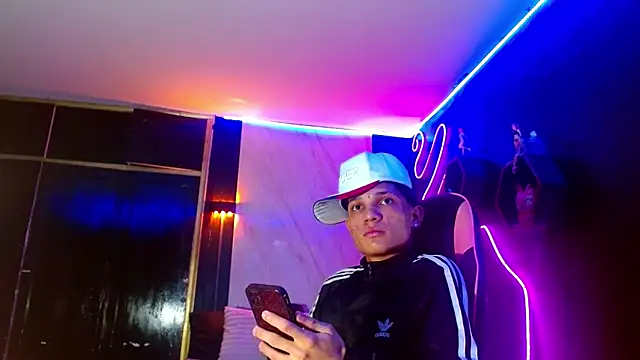 Snapshot of EL_VENEZOLANO_22CM chatting on 05-20-26, 04:51 EL VENEZOLANO 22CM online show from 05-20-26, 04:51