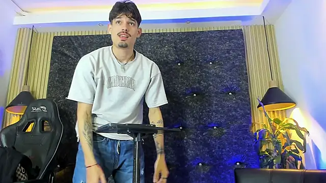 Snapshot of Iam_Steven chatting on 09-30-25, 04:39 Iam Steven online show from 09-30-25, 04:39