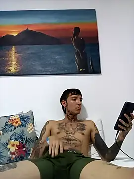 Snapshot of LaParKa31 chatting on 10-25-25, 01:35 LaParKa31 online show from 10-25-25, 01:35