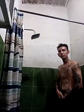 Snapshot of LaParKa31 chatting on 11-12-25, 01:06 LaParKa31 online show from 11-12-25, 01:06