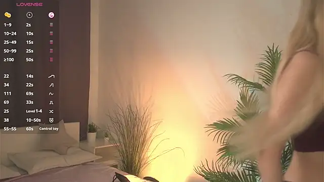 Snapshot of ellliefrost chatting on 09-15-25, 12:49 ellliefrost online show from 09-15-25, 12:49