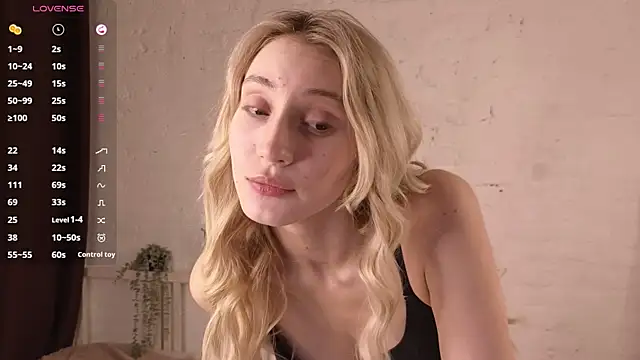 Snapshot of ellliefrost chatting on 10-01-25, 02:56 ellliefrost online show from 10-01-25, 02:56