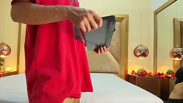 Snapshot of EthanCollen chatting on 09-30-25, 10:37 EthanCollen online show from 09-30-25, 10:37