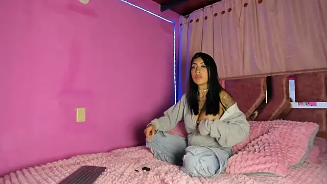 Snapshot of Missmoonstar chatting on 11-05-25, 03:28 Missmoonstar online show from 11-05-25, 03:28