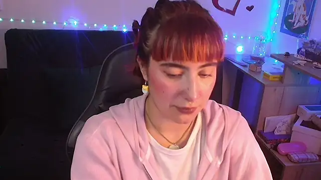 Miacatsito3 online show from 04-28-26, 12:20