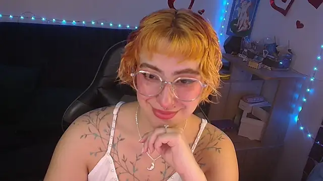 Miacatsito3 online show from 06-13-26, 04:21