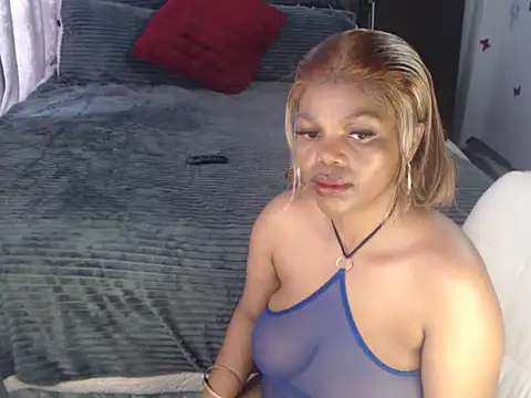 Snapshot of boujee01 chatting on 10-31-25, 11:22 boujee01 online show from 10-31-25, 11:22