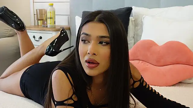 Snapshot of MyaMuse chatting on 10-20-25, 09:54 MyaMuse online show from 10-20-25, 09:54