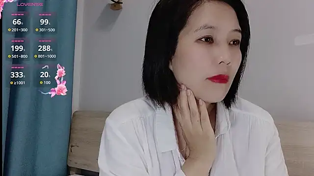 Snapshot of Miraitowa_ chatting on 05-11-26, 10:40 Miraitowa online show from 05-11-26, 10:40