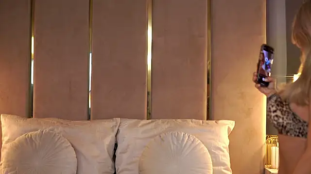 Snapshot of CamilaStarr chatting on 12-03-25, 09:24 CamilaStarr online show from 12-03-25, 09:24