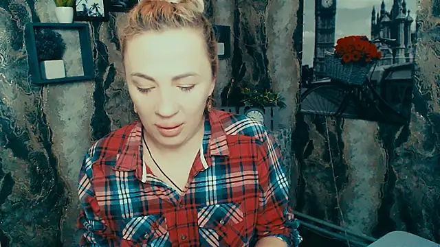 EmmaCat  online show from 12-20-25, 06:53