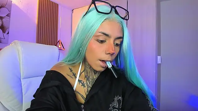 KoraRousee online show from 10-30-25, 01:23