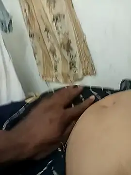 Snapshot of meenahotdarling chatting on 09-14-25, 04:39 meenahotdarling online show from 09-14-25, 04:39